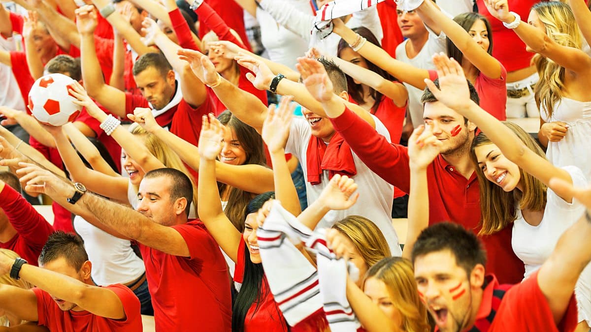 6 Minute English / Football songs: Why are crowds so quiet these days?
