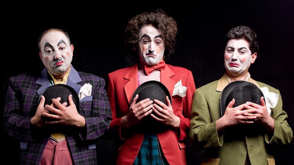 6 Minute English / Fancy dress funerals