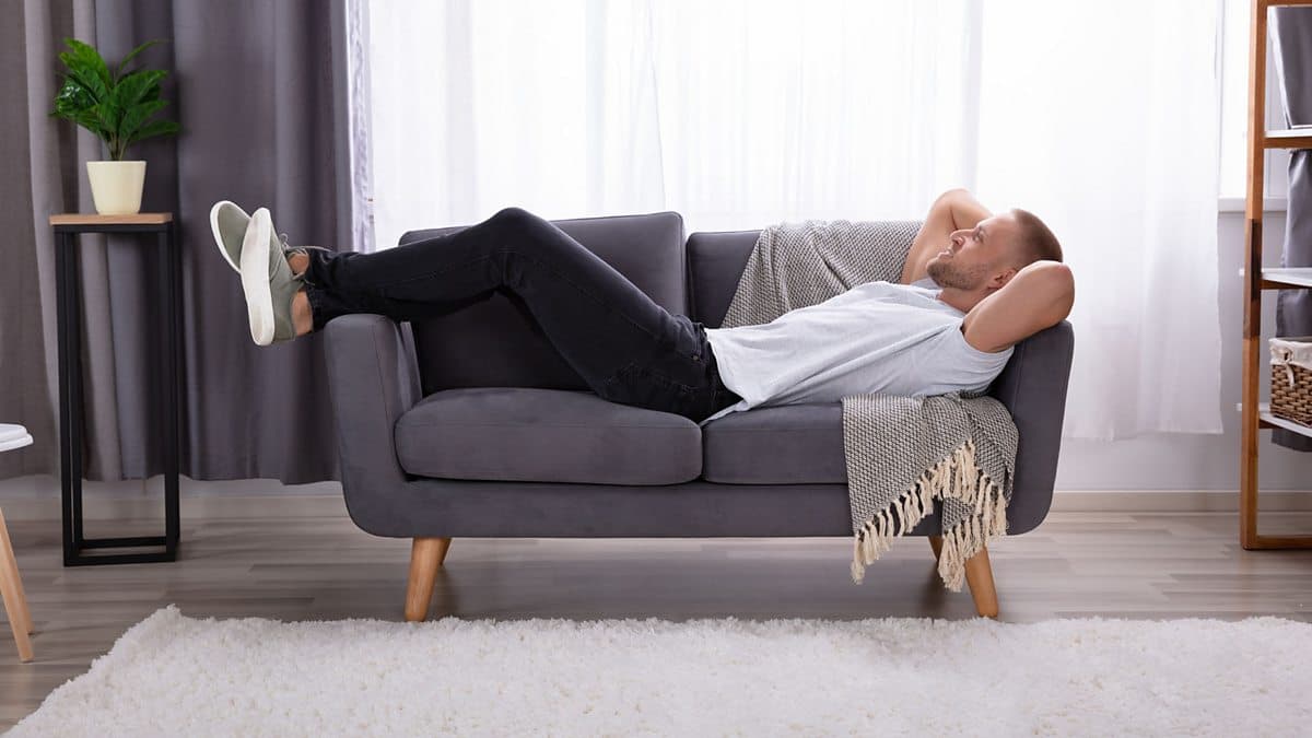 The English We Speak / Couch surfing