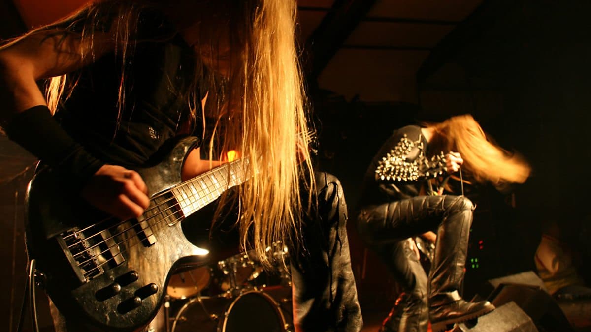 6 Minute English / Can death metal bring you joy?