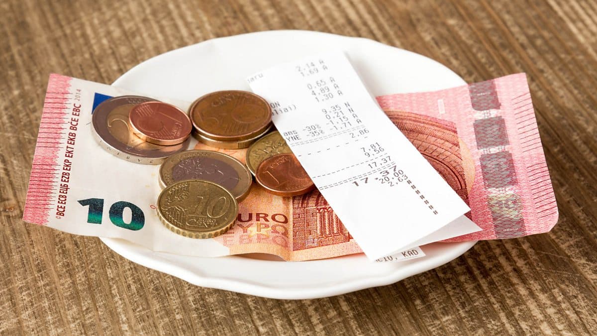 6 Minute English / The art of tipping