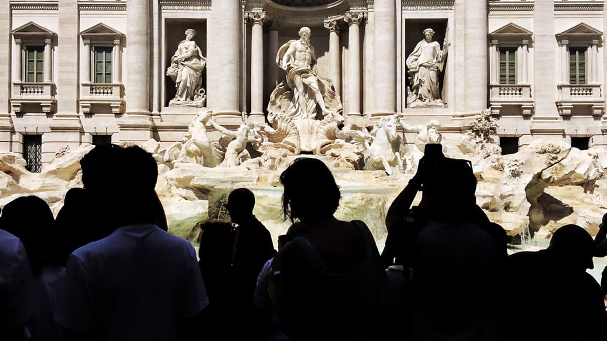 6 Minute English / Is tourism harmful?